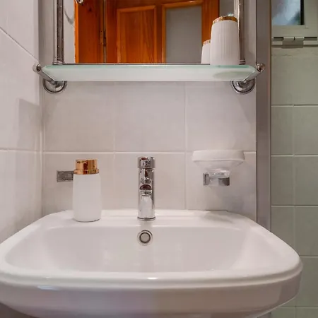 Spacious With Garden 3 Min To