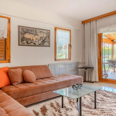 Spacious With Garden 3 Min To Villa