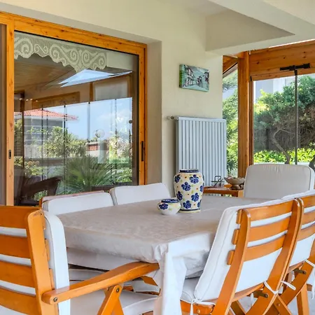 Spacious With Garden 3 Min To Villa