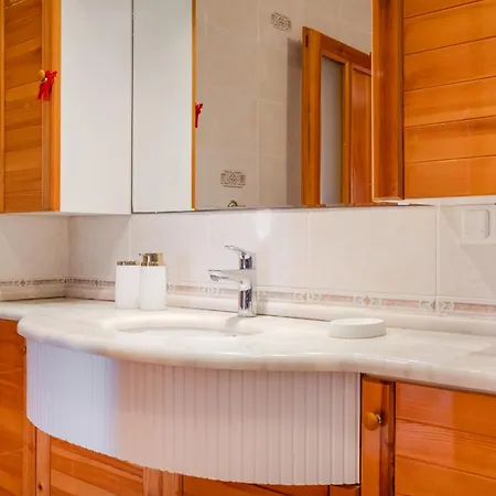 Villa Spacious With Garden 3 Min To Çeşme