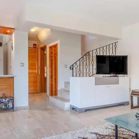 Spacious With Garden 3 Min To