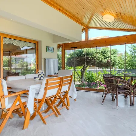 Spacious With Garden 3 Min To Willa Çeşme