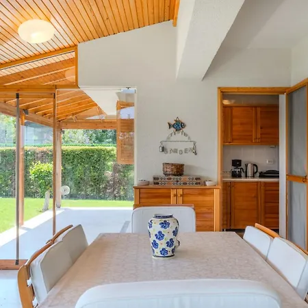Villa Spacious With Garden 3 Min To