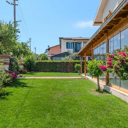 Spacious With Garden 3 Min To Çeşme